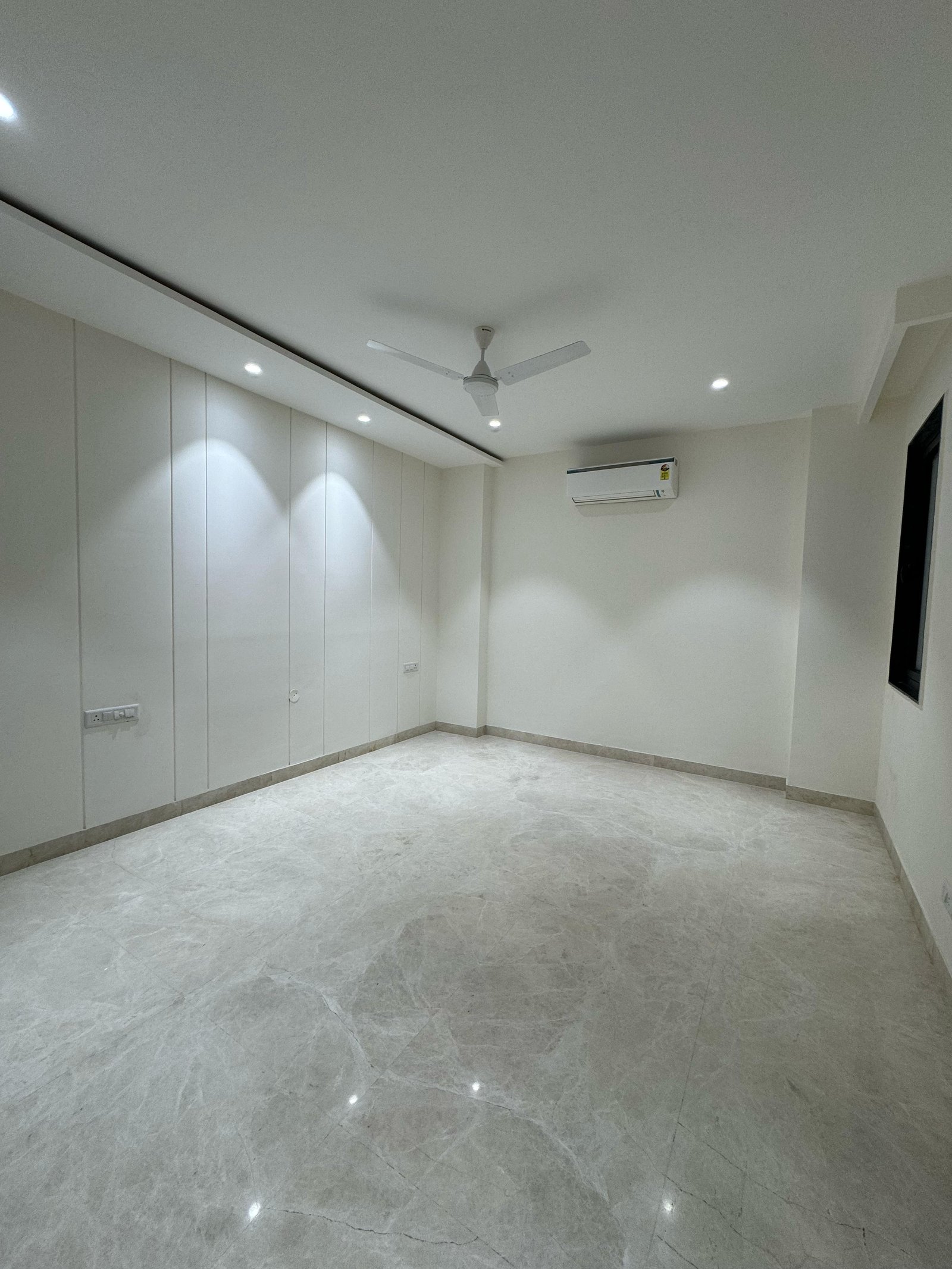 4BR, DLF Phase 1, G block available for rent